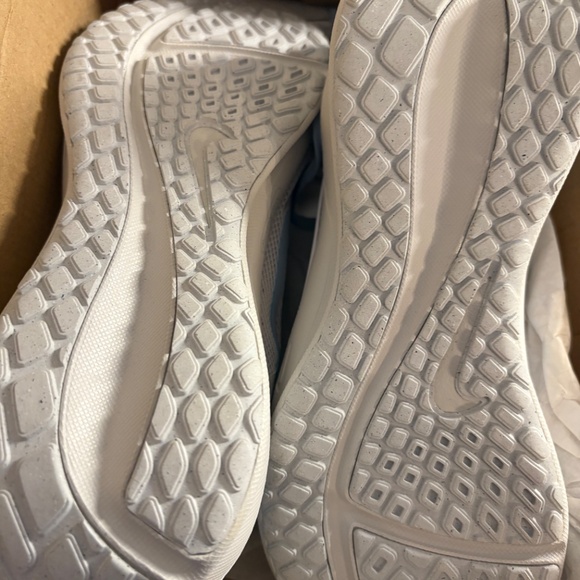 Nike Downshifter 13 Women’s Running Shoe size 7 .5 - Picture 2 of 3
